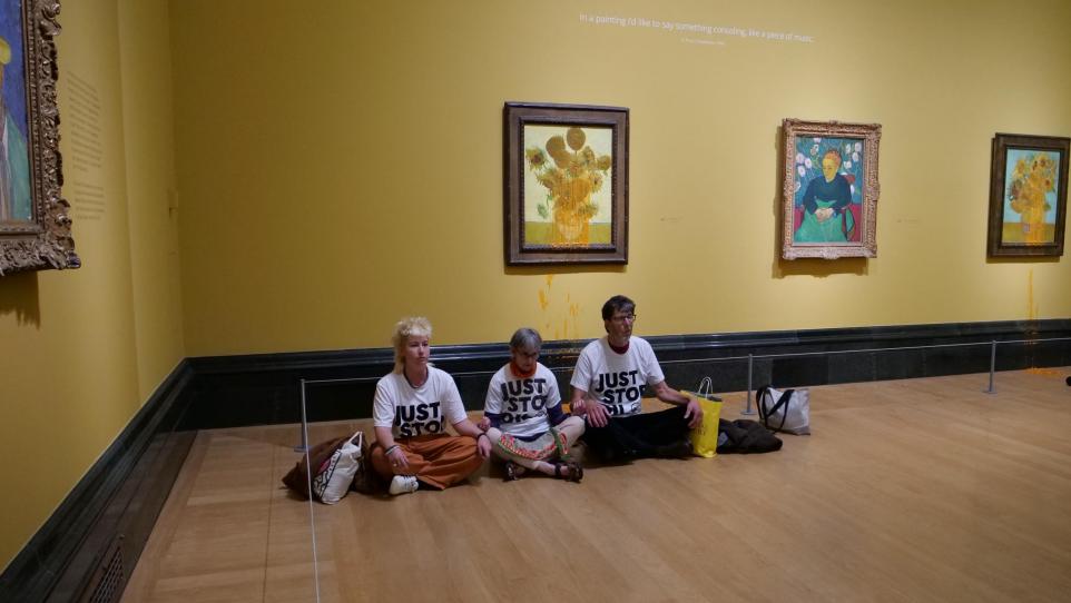 Mollie and two others sitting in the National Gallery in front of a painting